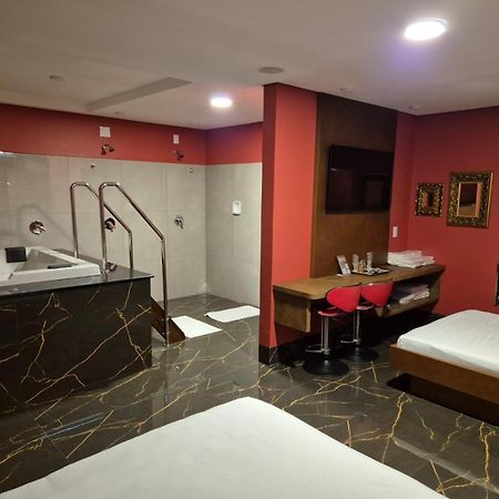 Tantra Motel Toledo  Eksteriør bilde